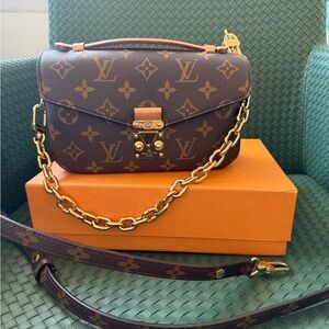 Louis Vuitton Monogram Pochette Métis East West